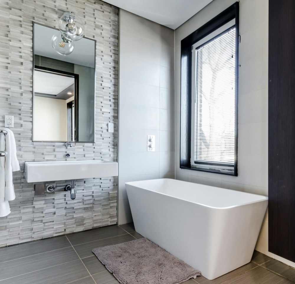 Rénover une salle de bain dans un immeuble ancien : ce qu'il faut savoir
